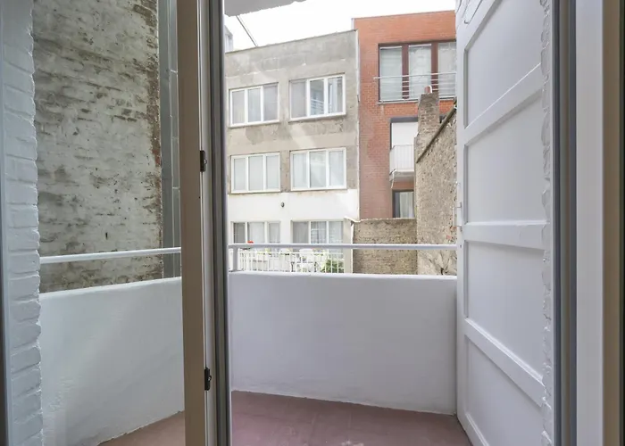 Lecomte - The Shoreline Getaway 182 *